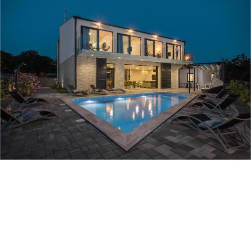 5 Bedroom Awesome Home In Sveti Vid Miholjice