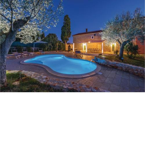 5 Bedroom Cozy Home In Galizana