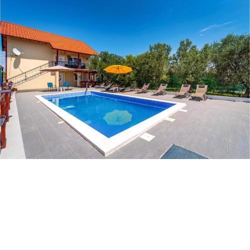 5 Bedroom Cozy Home In Suhovare
