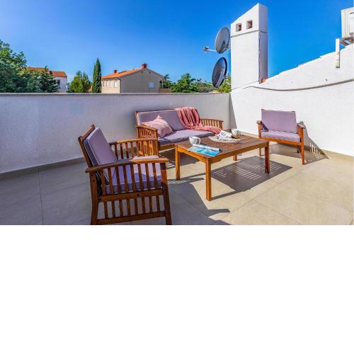 5 Bedroom Lovely Apartment In Medulin