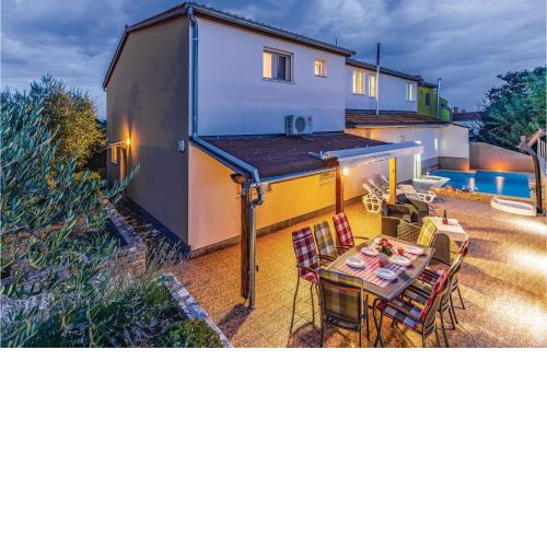 5 Bedroom Lovely Home In Pavicini