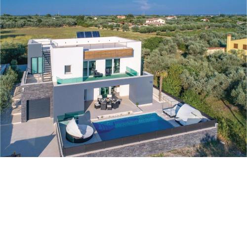 5 Bedroom Nice Home In Fazana