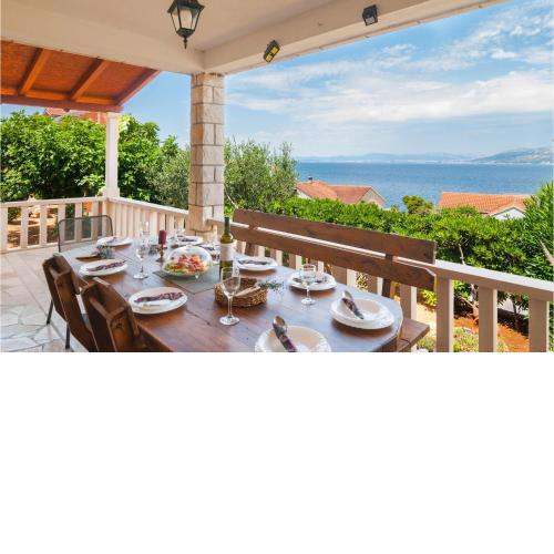 5 Bedroom Nice Home In Postira