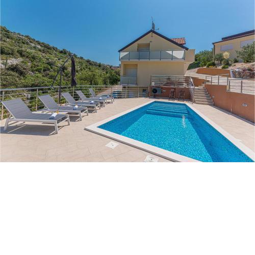 5 Bedroom Stunning Home In Zatoglav