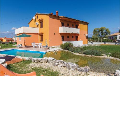 6 Bedroom Amazing Home In Bratulici