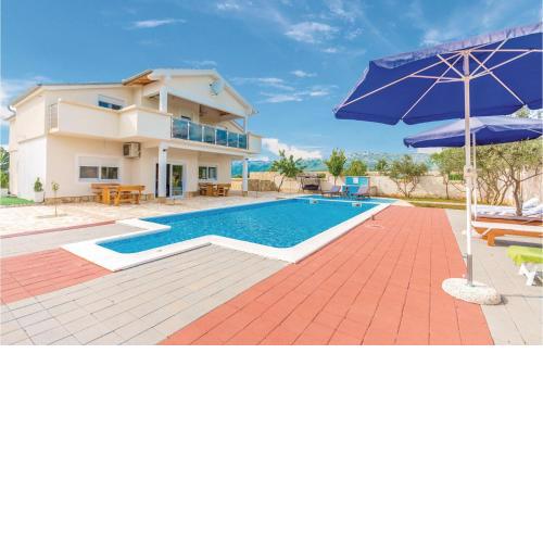 6 Bedroom Awesome Home In Bilisane