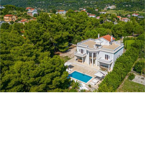 6 Bedroom Awesome Home In Rab