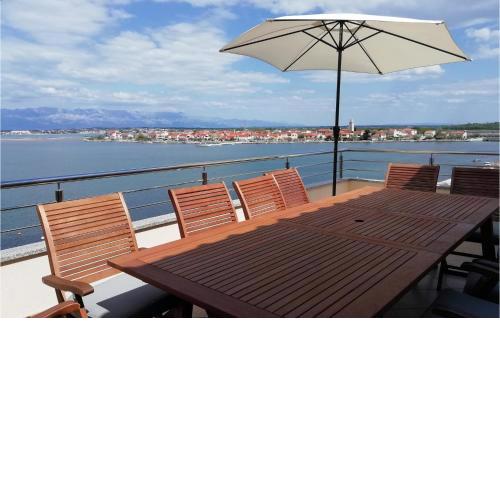 6 Bedroom Cozy Apartment In Nin