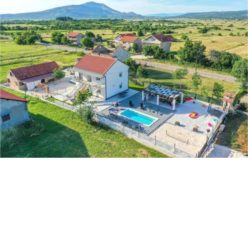 6 Bedroom Gorgeous Home In Drnis