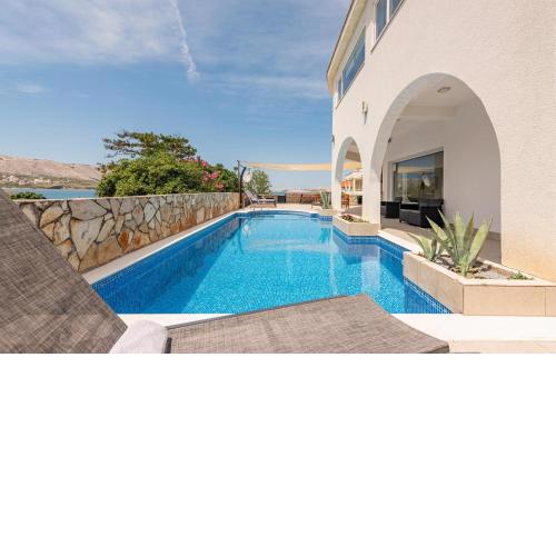 6 Bedroom Gorgeous Home In Pag