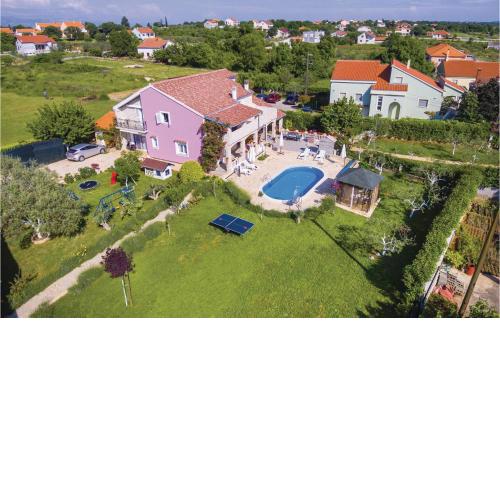 6 Bedroom Pet Friendly Home In Policnik