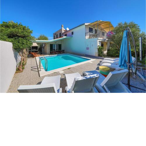7 Bedroom Nice Home In Okrug Donji
