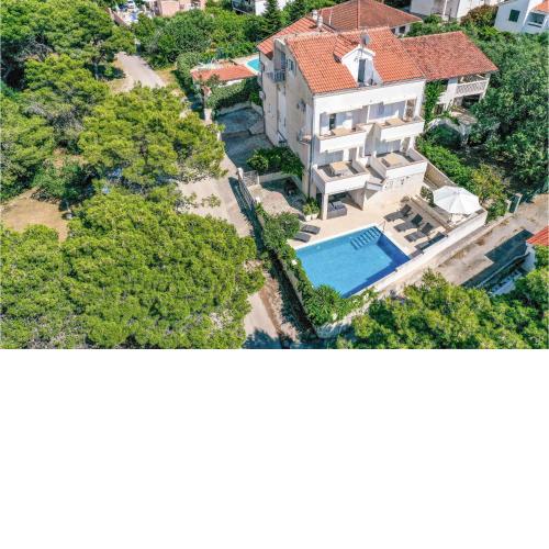 8 Bedroom Gorgeous Home In Okrug Donji