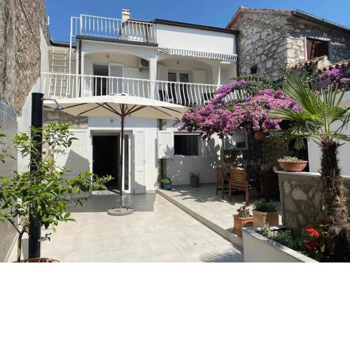 A Cozy Home In the Heart of Old Murter, Croatia