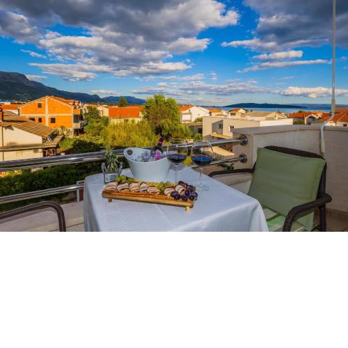 A1 - modern luxury apt w 2 balconies & sea view