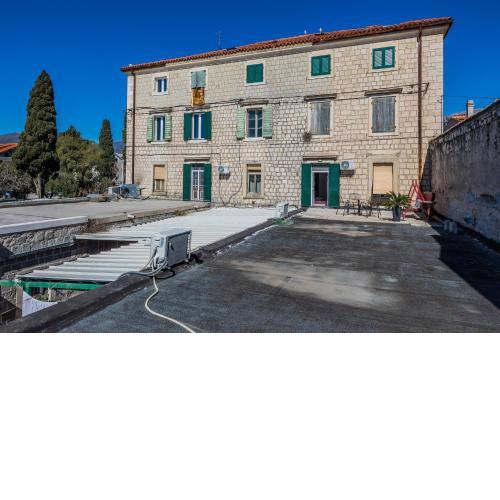 A1 - spacious apt on the seafront with terrace