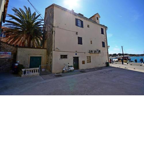 A2 - cozy apartment best location in Supetar