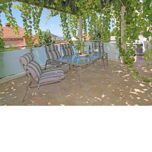 Abelia, two terraces, hot tub, free parking