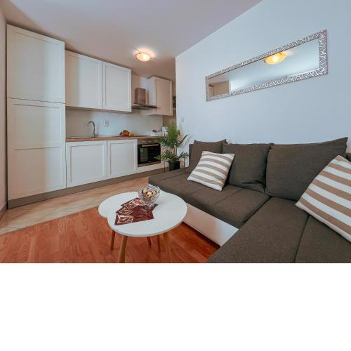 AG Central Residence, Split