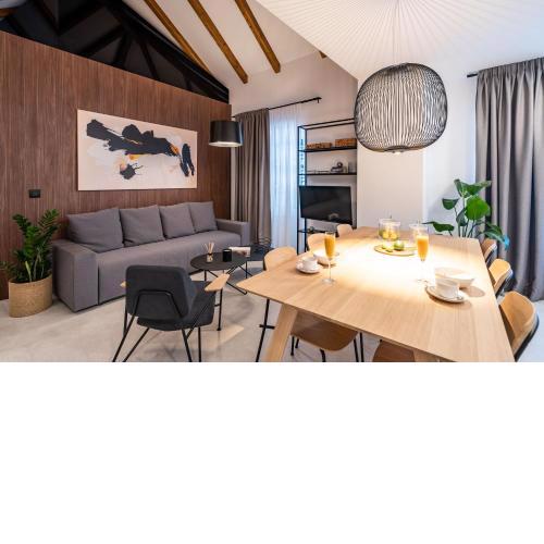 Agape Suite Old Town-Luxury Two Bedroom Apartment