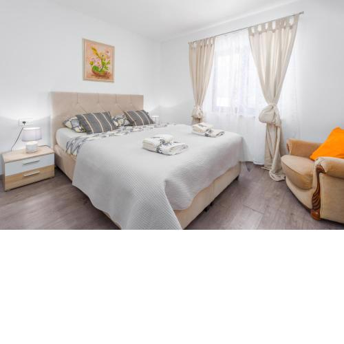 Alex Deluxe Apartments on Beach