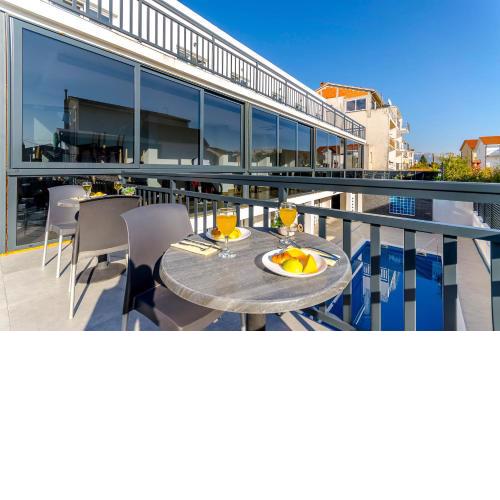 All Saints Suites B&B Kastela