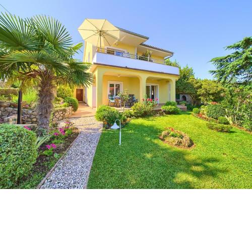 Alluring Apartment in Vantacici amid the Sea