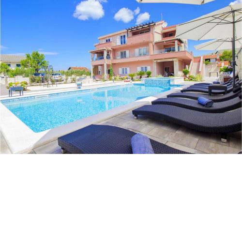 Amazing Apartment In Grebastica With Wifi
