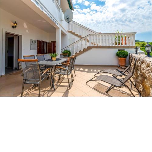 Amazing Apartment In Jasenice With Wifi