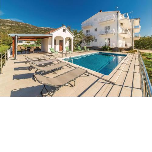 Amazing Apartment In Kastel Luksic With Wifi
