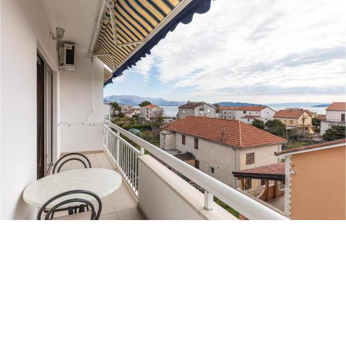 Amazing Apartment In Kastel Stafilic With Wifi