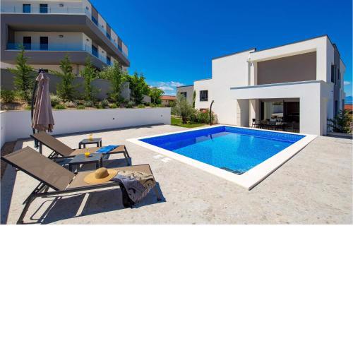 Amazing Apartment In Malinska With House Sea View