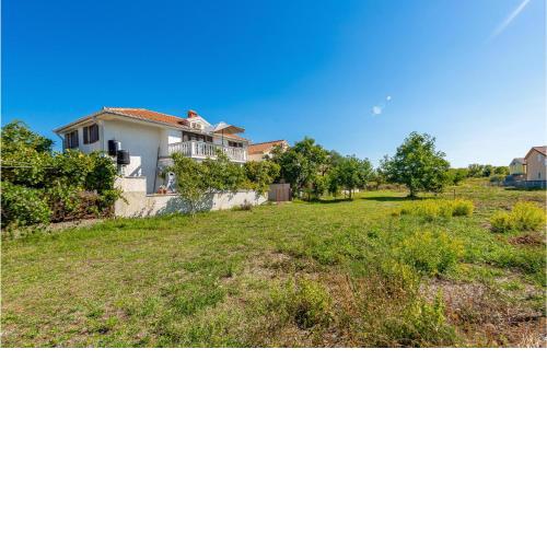 Amazing Apartment In Nin With Wifi