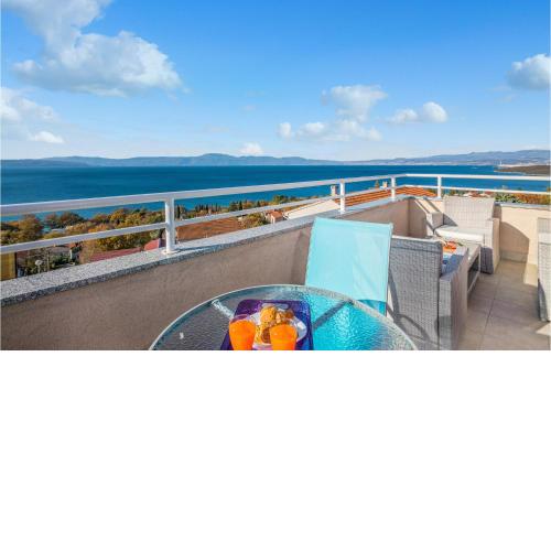 Amazing Apartment In Njivice With House Sea View