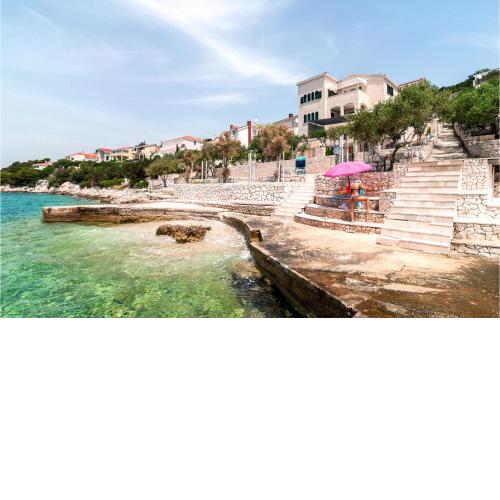 Amazing Apartment In Okrug Donji With Wifi