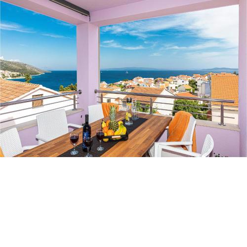 Amazing Apartment In Okrug Gornji With Kitchen