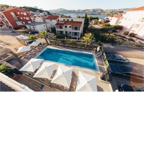 Amazing Apartment In Okrug Gornji
