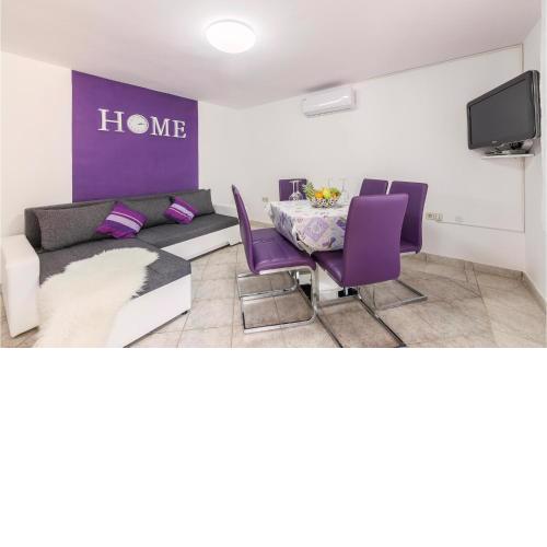 Amazing Apartment In Pavicini With Wifi