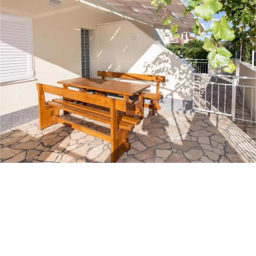 Amazing Apartment In Podglavica With Wifi