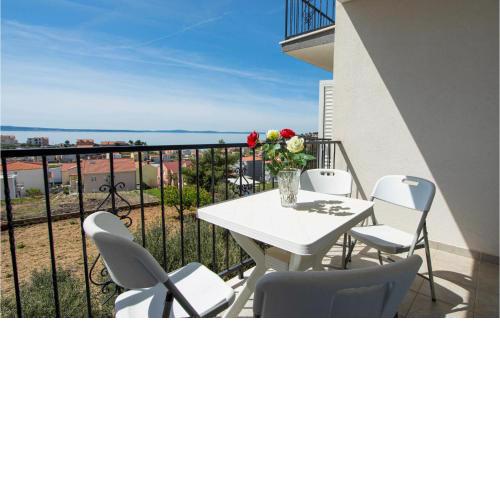 Amazing Apartment In Podstrana With Wifi