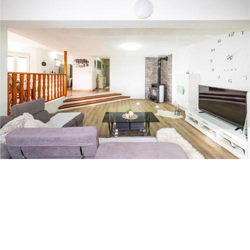 Amazing Apartment In Posedarje With Wifi