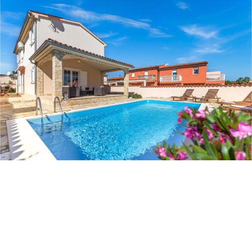 Amazing Home In Betiga With Outdoor Swimming Pool