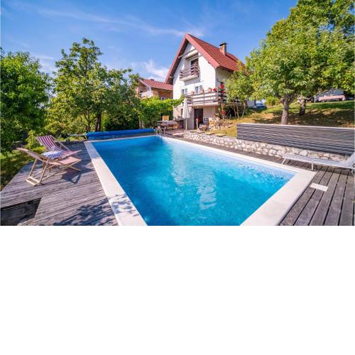 Amazing Home In Cerovac Vukmanicki