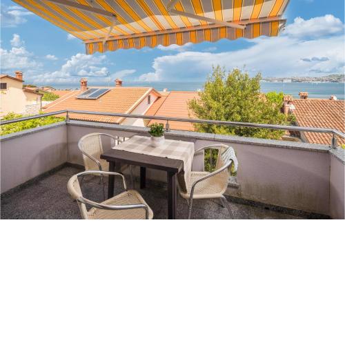 Amazing Home In Crveni Vrh With Lake View