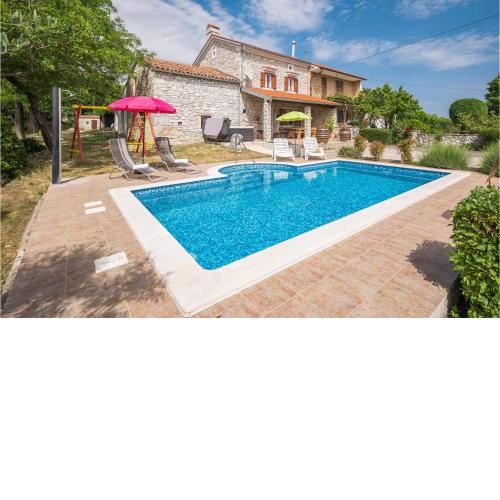 Amazing Home In Erzisce With Jacuzzi