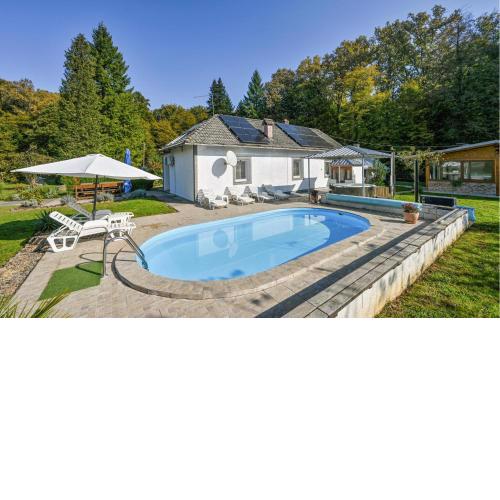 Amazing Home In Ivanska With Kitchen