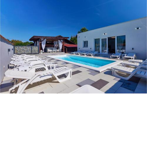 Amazing Home In Kapela With Jacuzzi