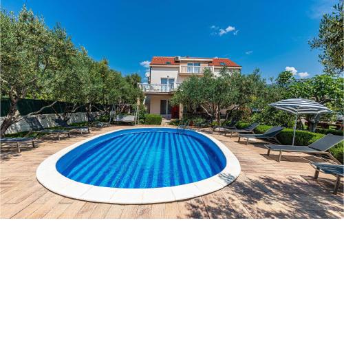 Amazing Home In Kastel Stafilic