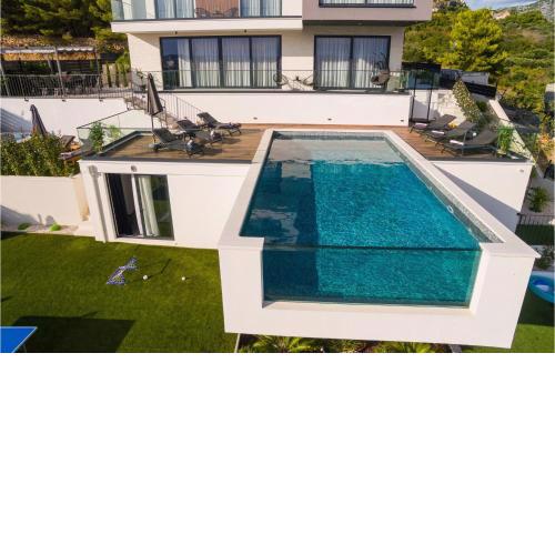 Amazing Home In Klis With Jacuzzi
