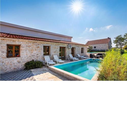 Amazing Home In Lisane Tinjske With Wifi